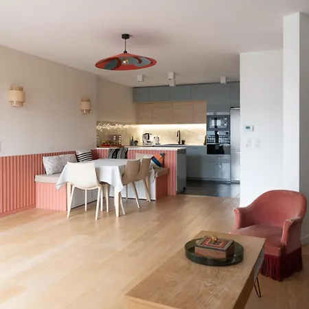 Апартаменты Lovely 80 M Balcony Near Paris